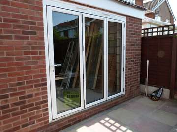 Mr V. : Crosby Liverpool - Installtion to a self biuld extention . white Hybrid Bi folding doors. slim line profile 135 vision lines. 28mm "A" rated double glazed units manufactured with Planitherm + Low E Glass. Argon Gas filled caverty. 